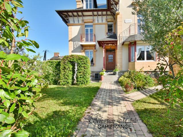 Vente Maison 10 pièces 264 m2 Pontorson