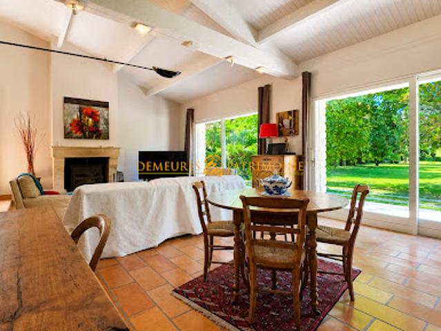 Vente Maison 10 pièces 264 m2 Puymoyen
