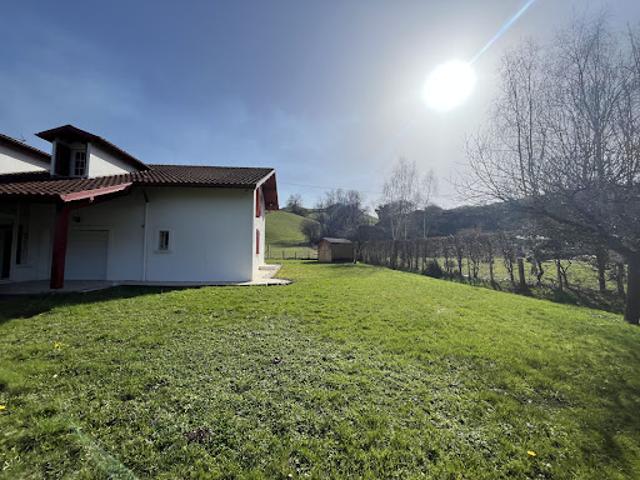 Vente Maison 10 pièces 265 m2 Uhart Cize