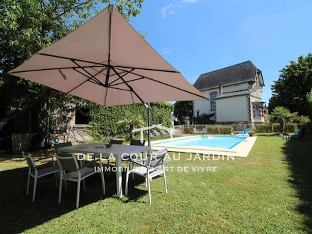 Vente Maison 10 pièces 265 m2 Chalus