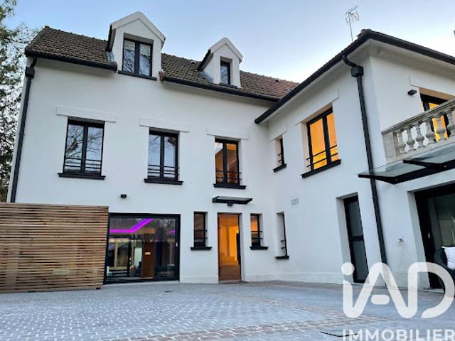 Vente Maison 10 pièces 265 m2 La Varenne Saint Hilaire