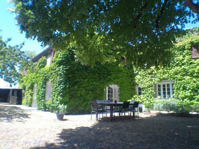 Vente Maison 10 pièces 270 m2 Châteaubernard