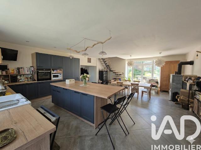Vente Maison 10 pièces 271 m2 Le Vernet Chaméane