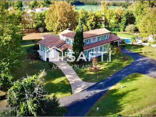 Vente Maison 10 pièces 288 m2 Angouleme
