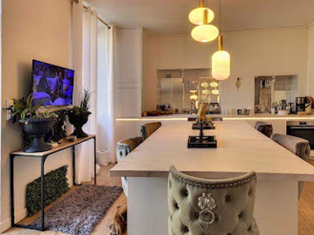Vente Maison 10 pièces 293.92 m2 Champdeniers Saint Denis