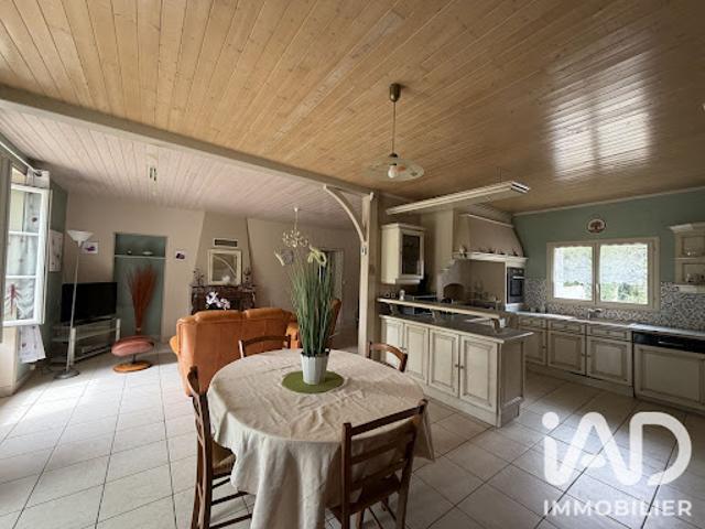 Vente Maison 10 pièces 203 m2 Saint Généroux