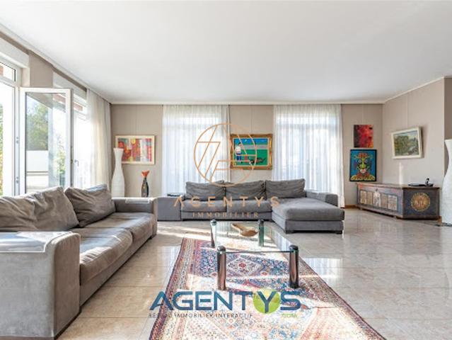 Vente Maison 10 pièces 205 m2 La Varenne Saint Hilaire