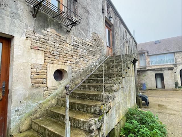 Vente Maison 10 pièces 220 m2 Arthonnay