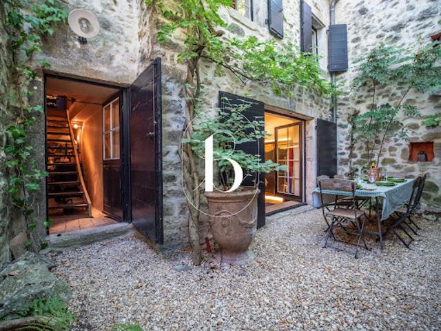 Vente Maison 10 pièces 220 m2 Lussan
