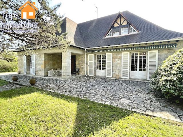 Vente Maison 10 pièces 228 m2 Villefranche de Rouergue