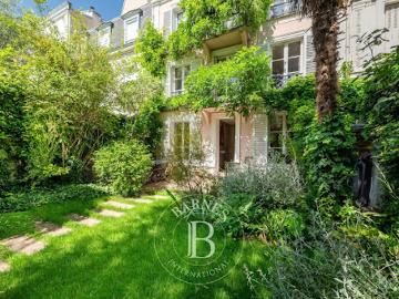 Vente Maison 10 pièces 235.2 m2 Paris 17ème