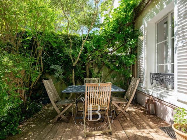Vente Maison 10 pièces 235.2 m2 Paris 17ème