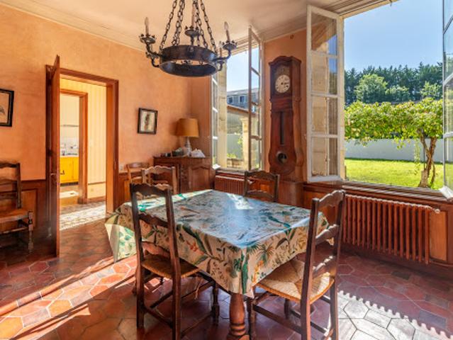 Vente Maison 10 pièces 235 m2 Saint Savinien
