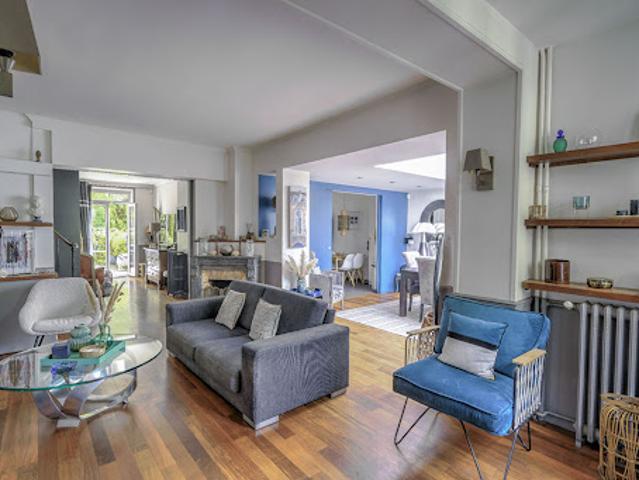 Vente Maison 10 pièces 236 m2 Suresnes