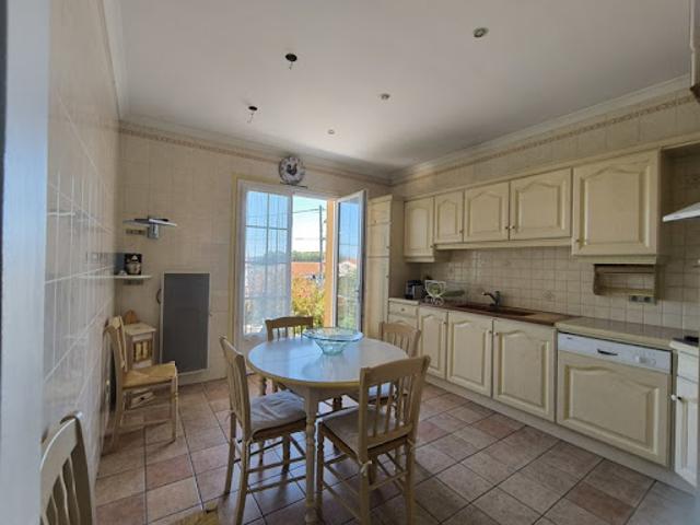 Vente Maison 10 pièces 239 m2 Nercillac