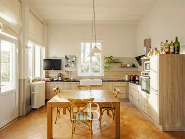 Vente Maison 10 pièces 348 m2 Carignan de Bordeaux