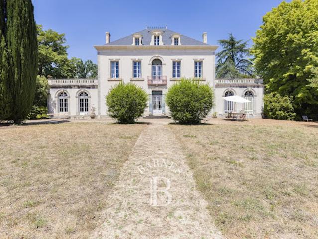 Vente Maison 10 pièces 376 m2 Saint Martin Lalande