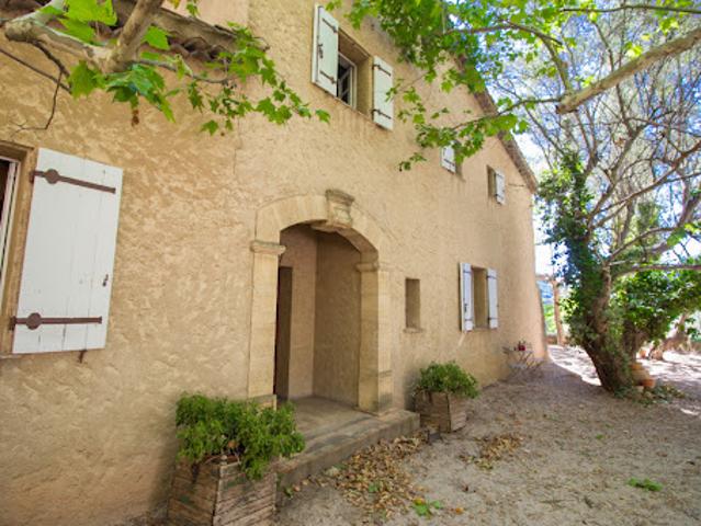 Vente Maison 10 pièces 399 m2 Le Revest les Eaux