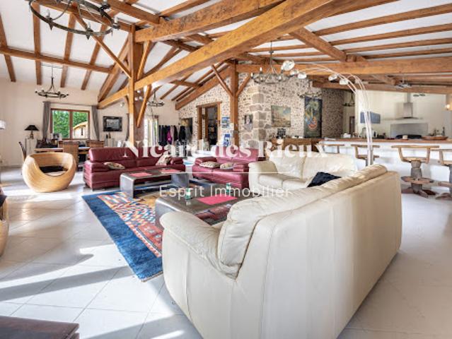 Vente Maison 10 pièces 307 m2 Exideuil sur Vienne