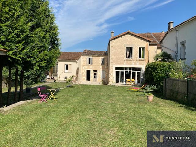 Vente Maison 10 pièces 305 m2 Barbezieux Saint Hilaire