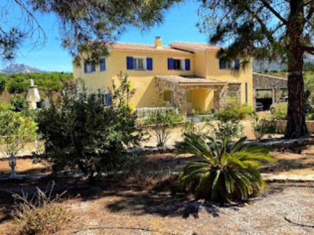 Vente Maison 10 pièces 305 m2 Calenzana