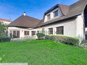 Vente Maison 10 pièces 308 m2 Gentilly