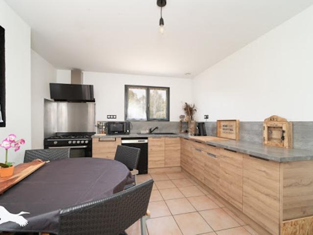 Vente Maison 10 pièces 309 m2 Montendre