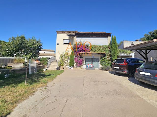 Vente Maison 10 pièces 310 m2 Gignac la Nerthe