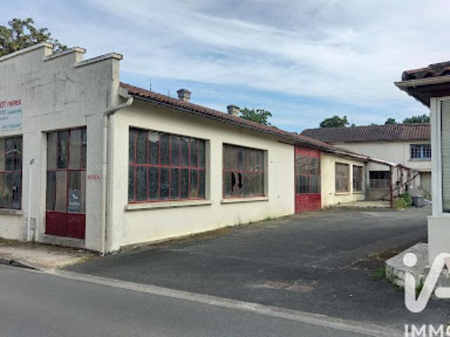 Vente Maison 10 pièces 311 m2 Saint Bonnet sur Gironde