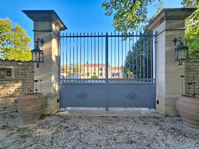 Vente Maison 10 pièces 383 m2 Bernay Saint Martin