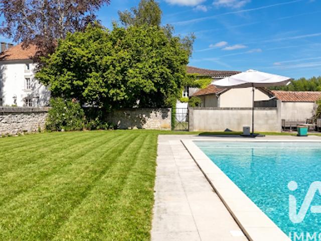 Vente Maison 10 pièces 335 m2 Bourg Charente