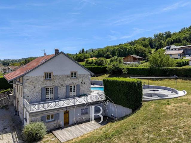 Vente Maison 10 pièces 482.11 m2 Chevrier