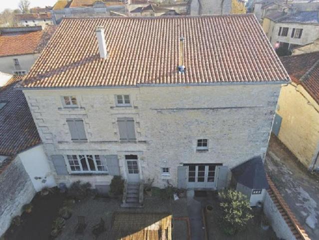 Vente Maison 10 pièces 495 m2 Aigre