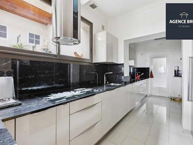 Vente Maison 10 pièces 400 m2 Chennevieres sur marne