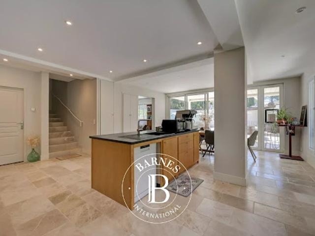 Vente Maison 10 pièces 400 m2 Saint Marc Jaumegarde