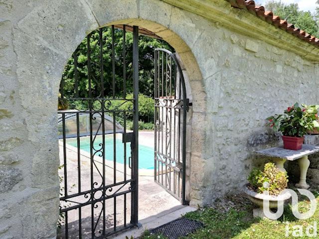Vente Maison 10 pièces 410 m2 Bourg Charente
