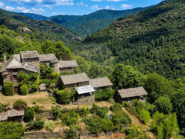 Vente Maison 10 pièces 420 m2 Saint Germain de Calberte