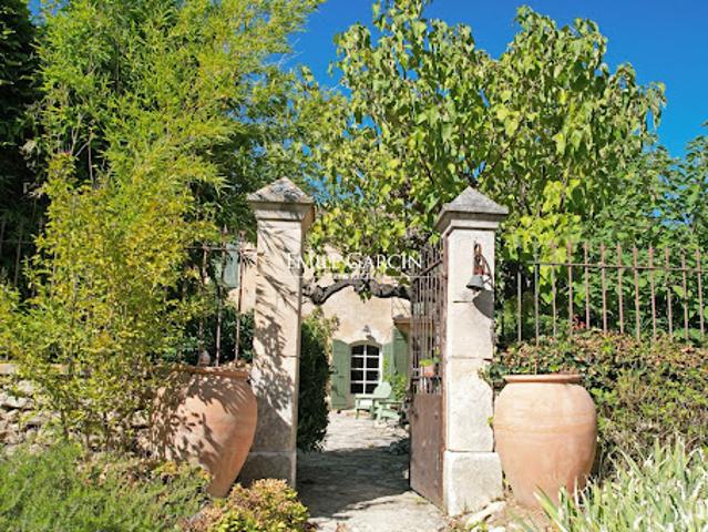 Vente Maison 10 pièces 670 m2 Cabrières d'Avignon