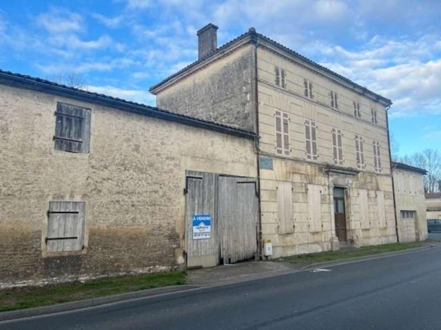 Vente maison 11 pièces La Brousse 17