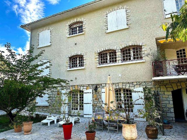 Vente maison 11 pièces Saint Georges de Didonne 17