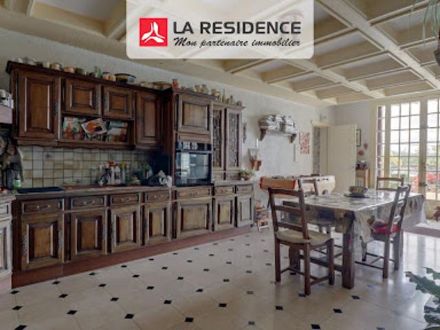 Vente Maison 11 pièces 155 m2 La Roquette