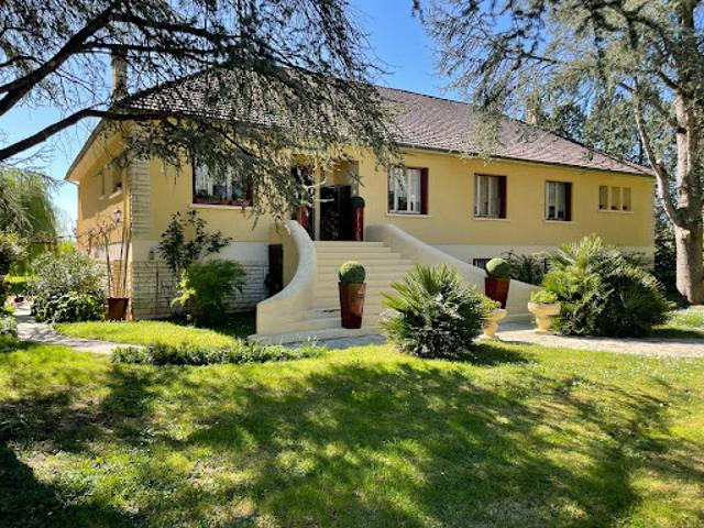 Vente Maison 11 pièces 160 m2 Usson du Poitou