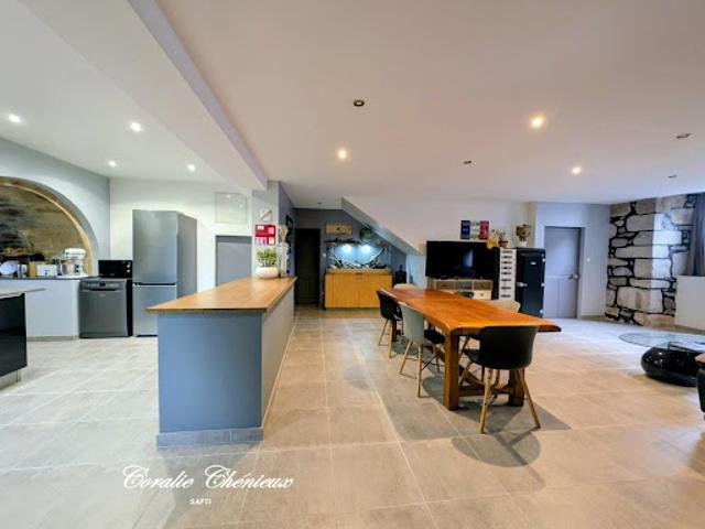 Vente Maison 11 pièces 240 m2 Bort les Orgues
