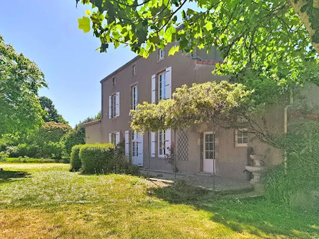 Vente Maison 11 pièces 244 m2 Le Poiré sur Vie