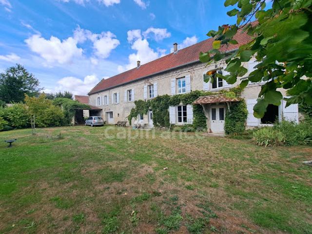 Vente Maison 11 pièces 246 m2 Crepy en valois