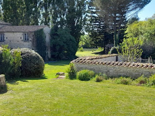 Vente Maison 11 pièces 255 m2 Paizay le Chapt