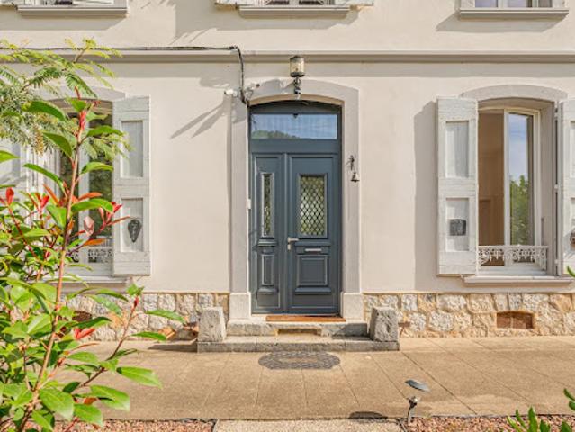 Vente Maison 11 pièces 258.21 m2 Tullins