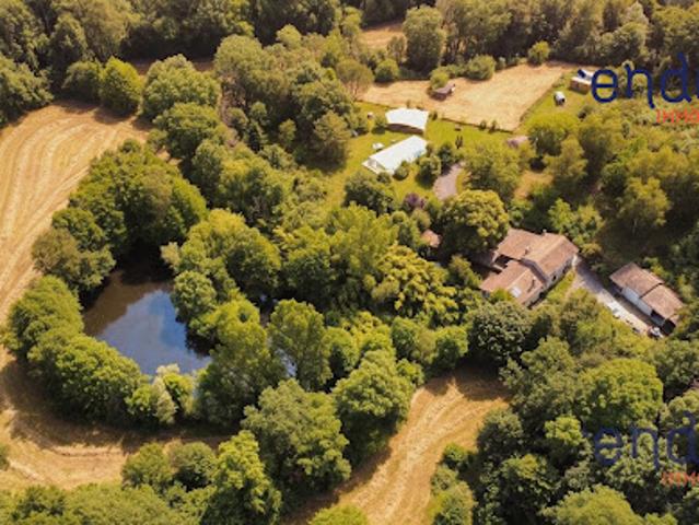 Vente Maison 11 pièces 260 m2 Terre Clapier