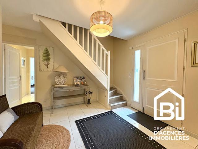 Vente Maison 11 pièces 261 m2 Arromanches les Bains