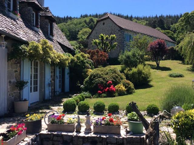 Vente Maison 11 pièces 265 m2 Junhac